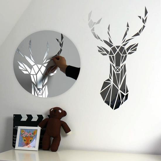Obrazek z Lustrzana naklejka na ścianę - jeleń